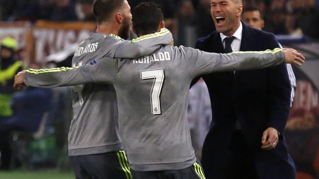 Ronaldo celebra su gol con Zidane.