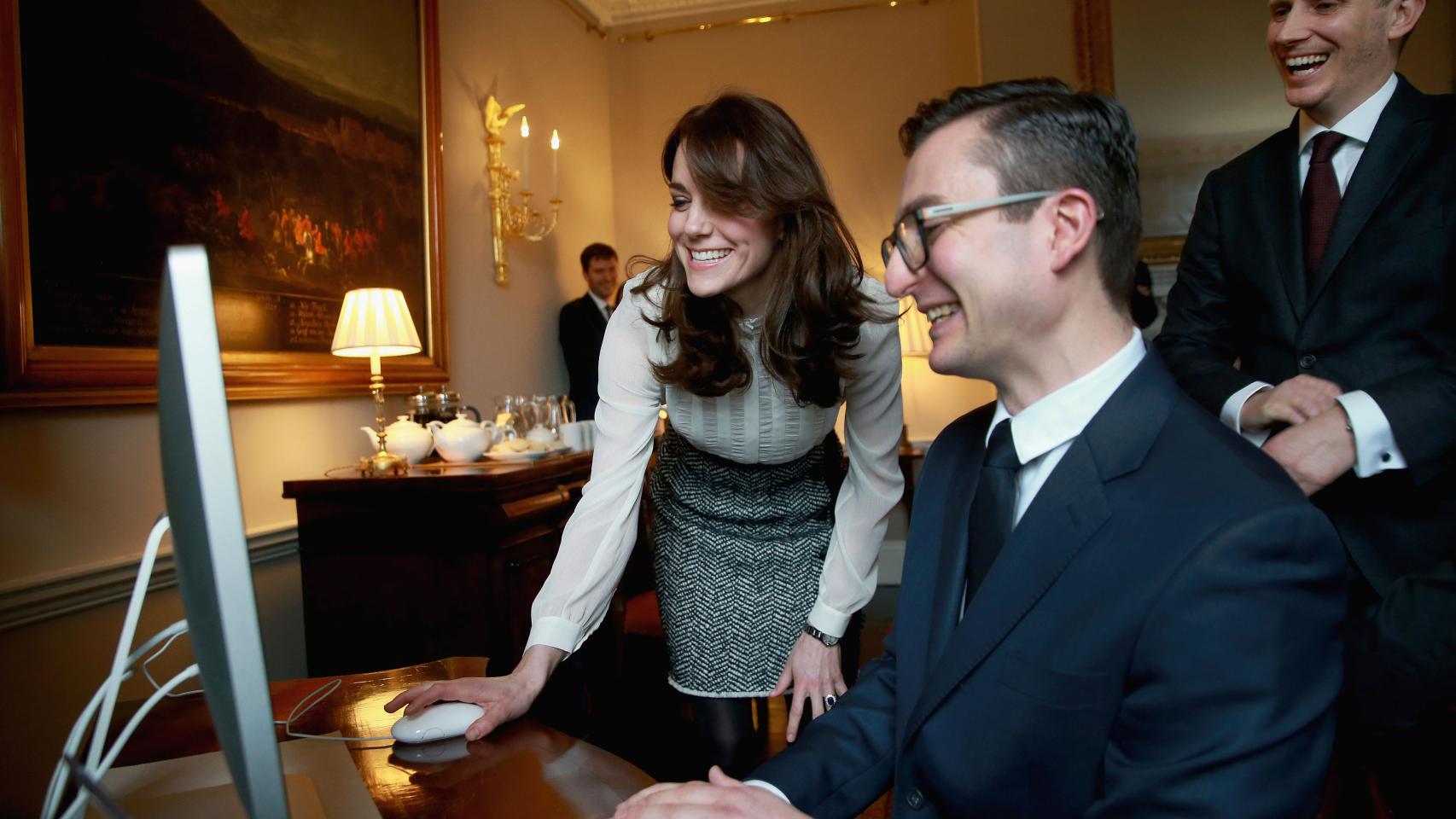 La Duquesa de Cambridge colaborando en un artículo