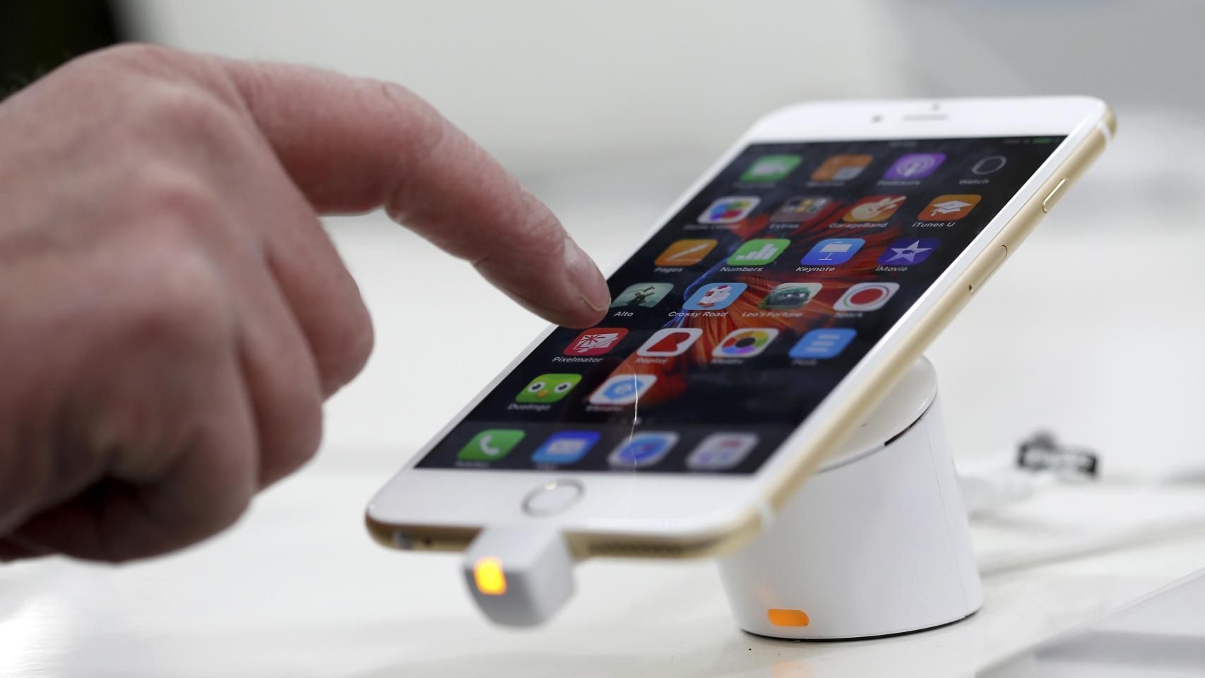 El acceso al iPhone por parte de las autoridades, en el centro de la polémica.