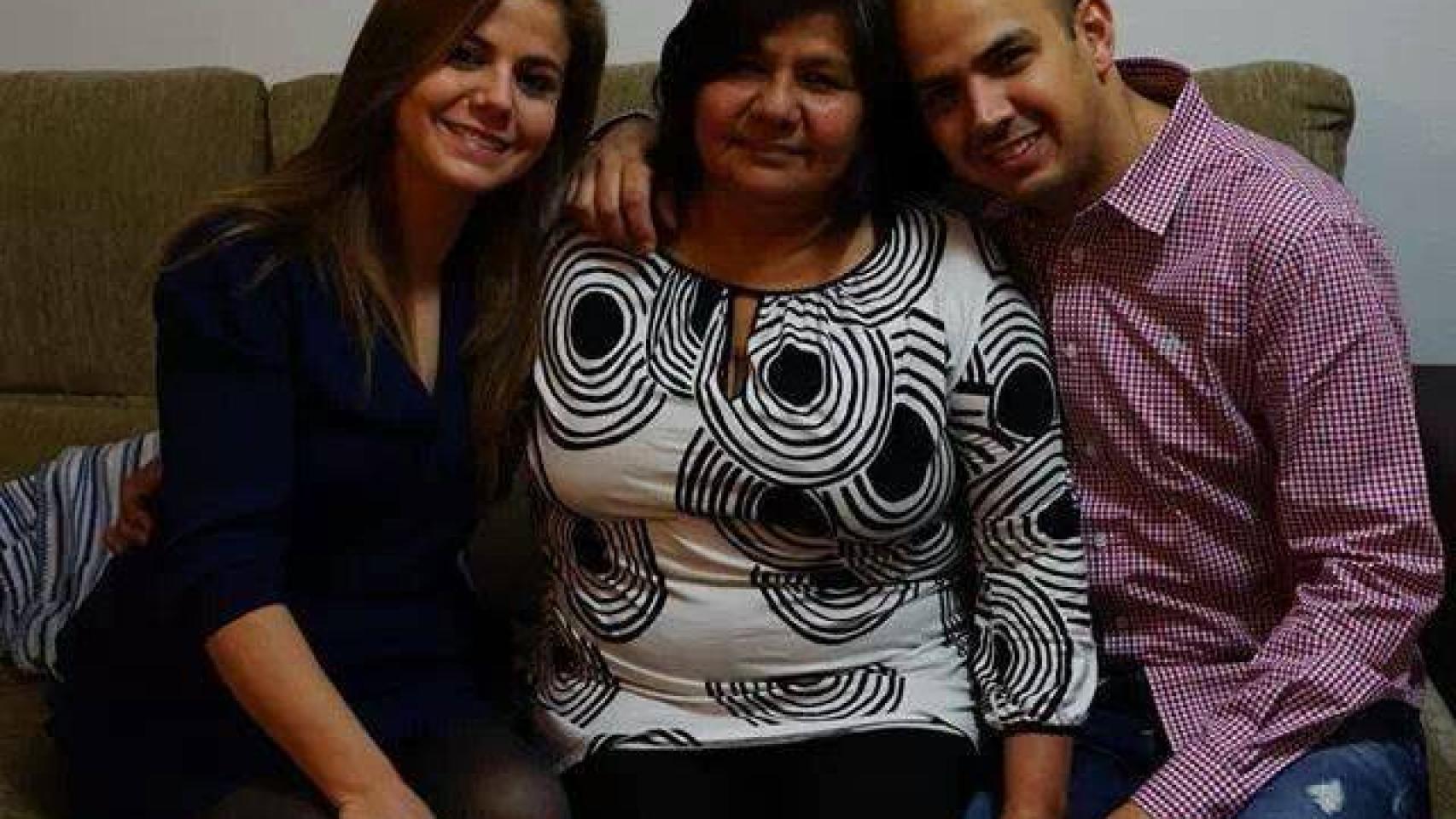 Claudia Colman, su  madre Olga Villalba y su hermano Christian Colman