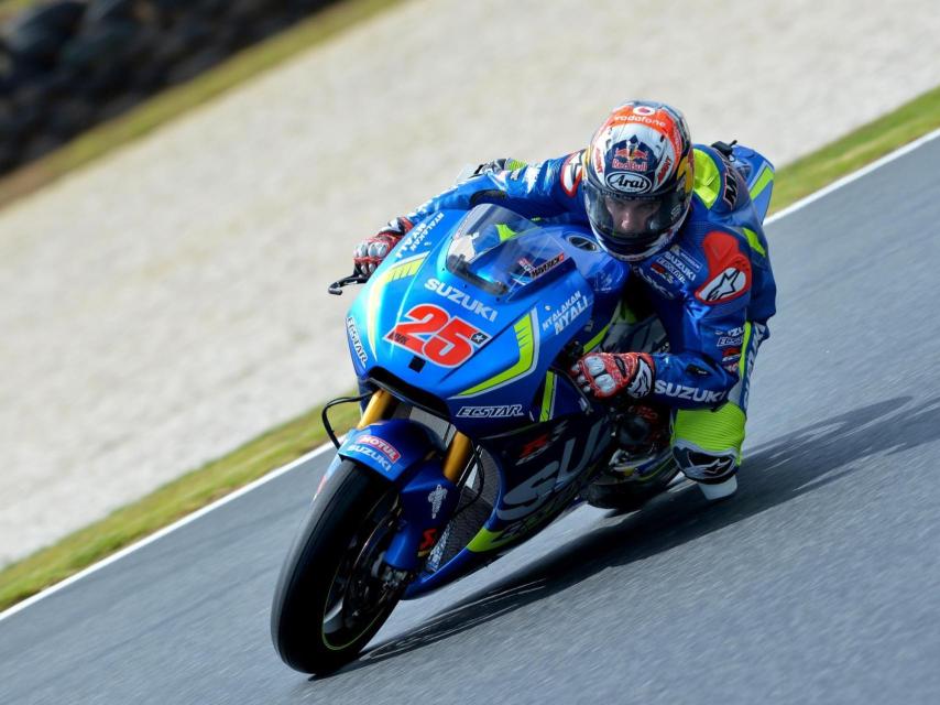 Maverick Viñales traza un viraje durante la segunda jornada de entrenamientos en Phillip Island.