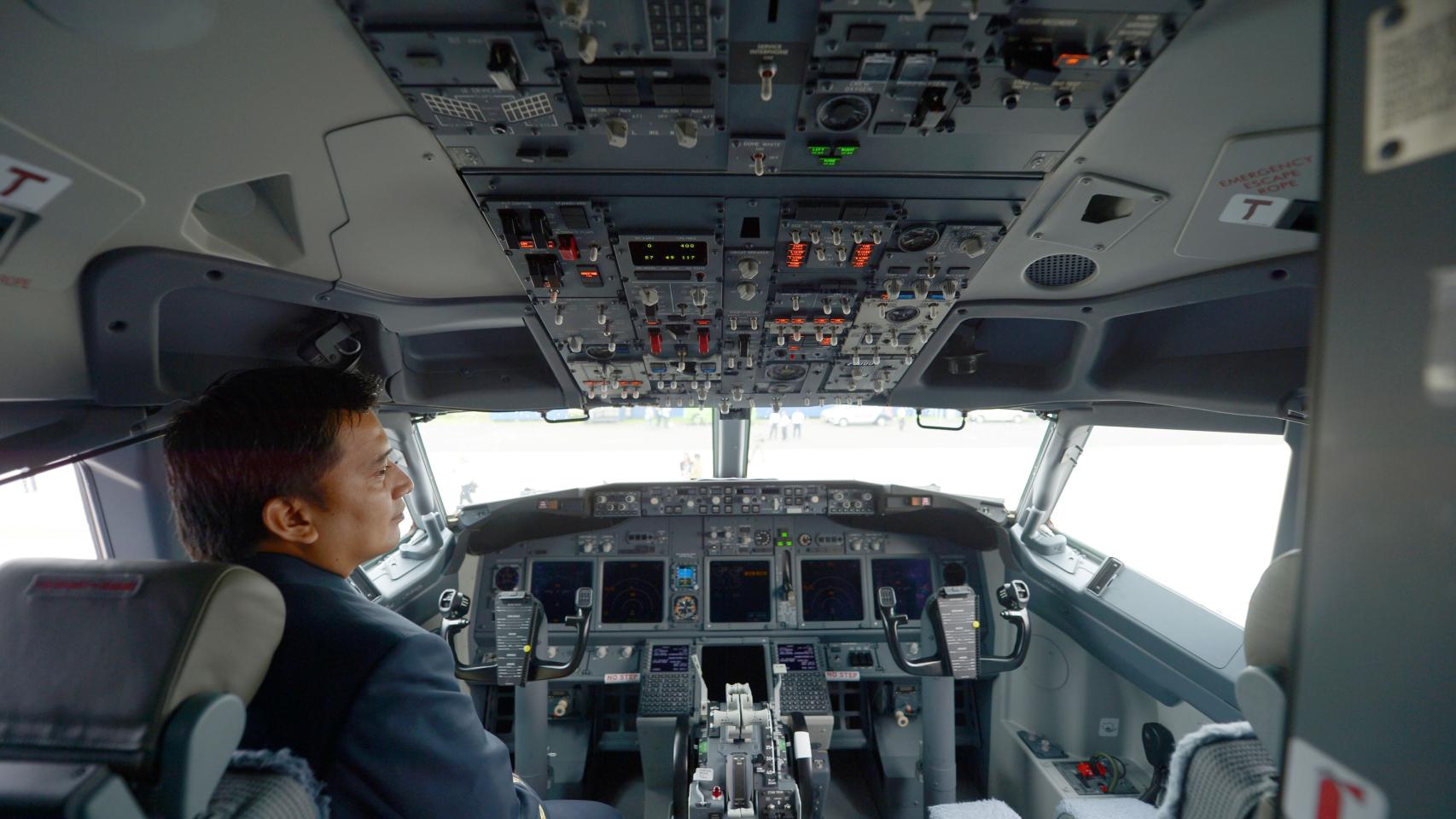 Un piloto en una aerolínea pirata.