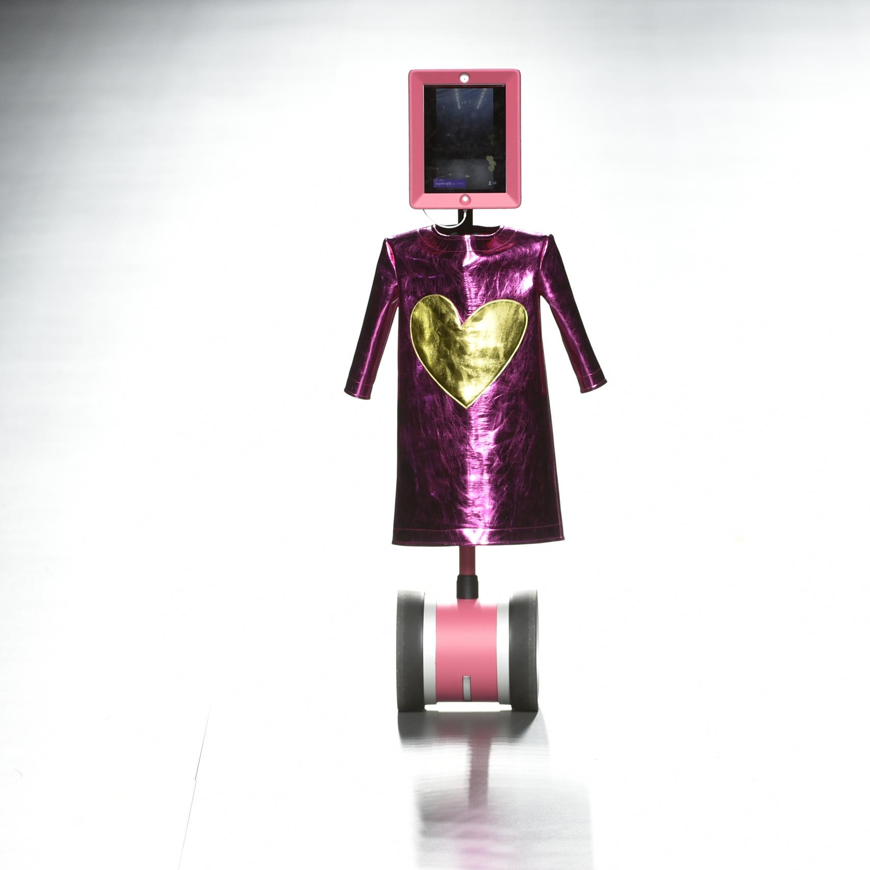 Robotina ha retransmitido en directo el desfile a través de Periscope