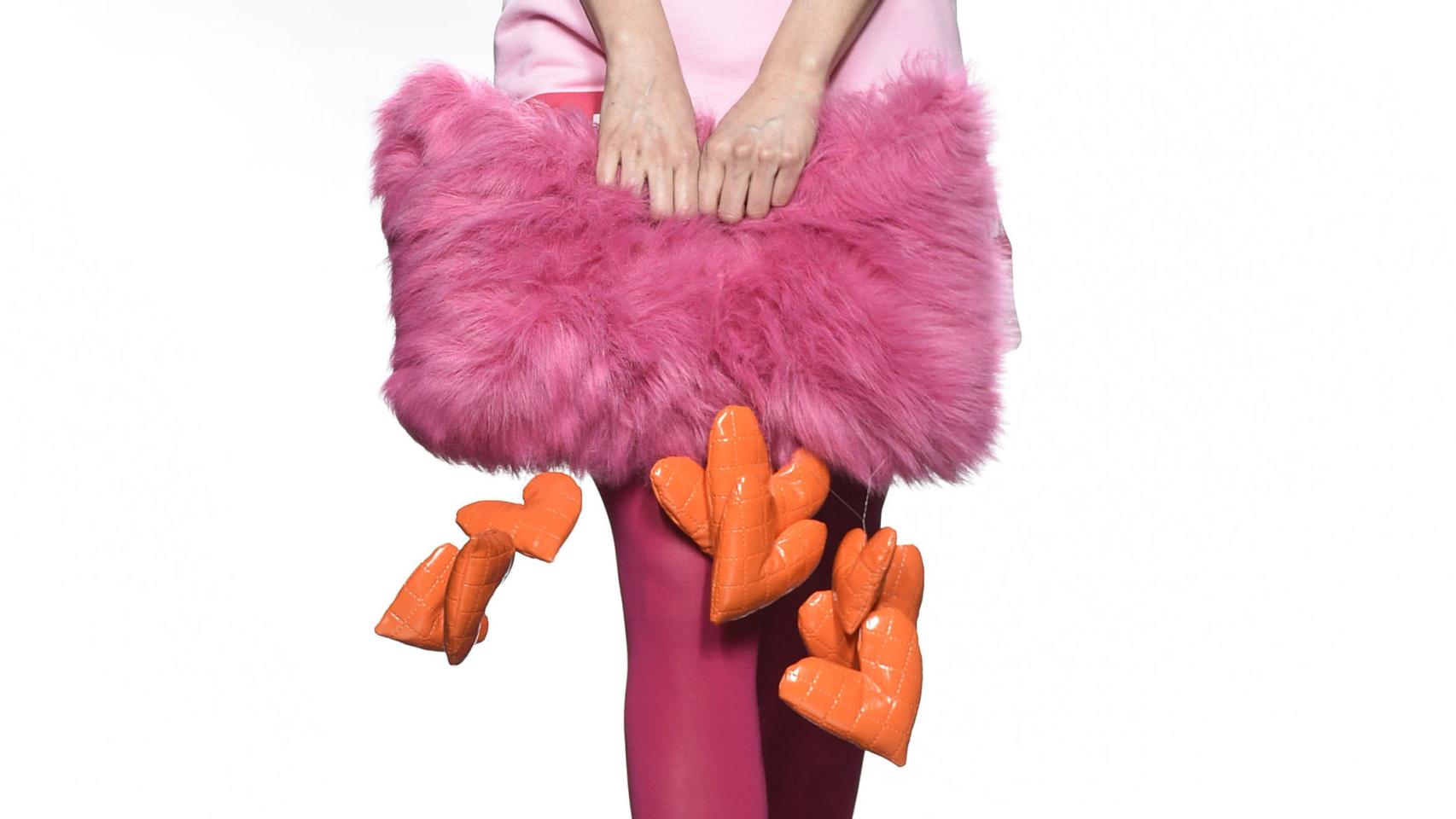 Bolsos forrados de peluche con corazones de polipiel