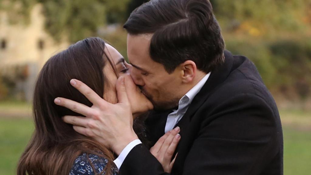 Sheyla Fariña y Roger Berruezo en 'Acacias 38' (RTVE)