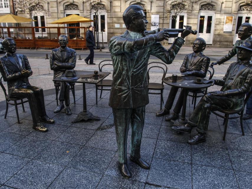 Esculturas de intelectuales en Pontevedra.