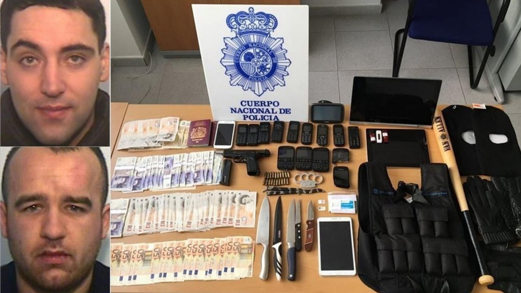 Dos de los detenidos, Steven Britton y Carne Thomasson, y el material incautado.