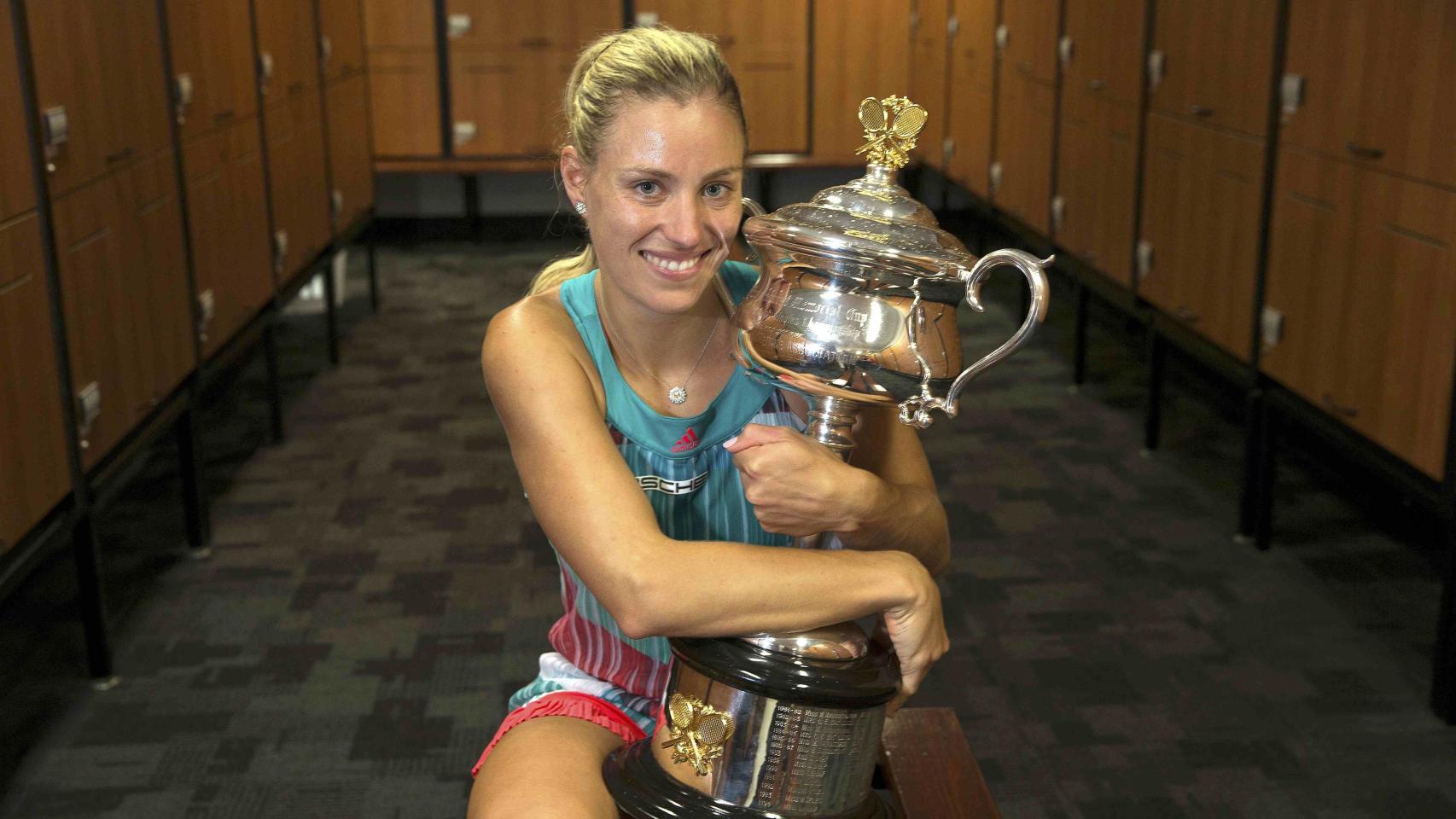Kerber, con el trofeo del primer grande del año.