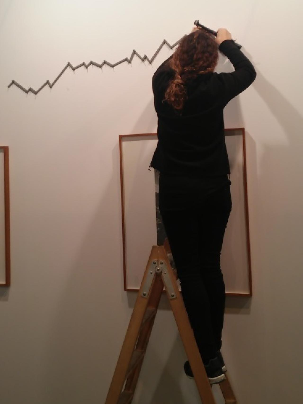 Una imagen del montaje de una de las galerías de la feria.