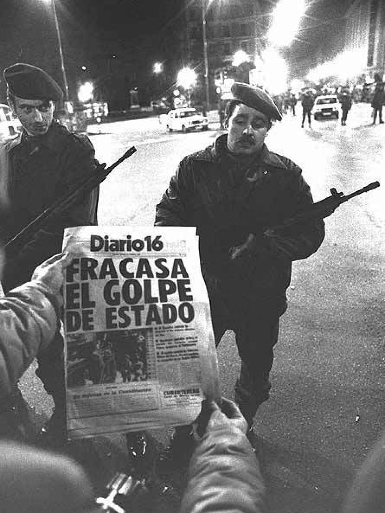 Exteriores del Congreso durante la noche del 23-F.