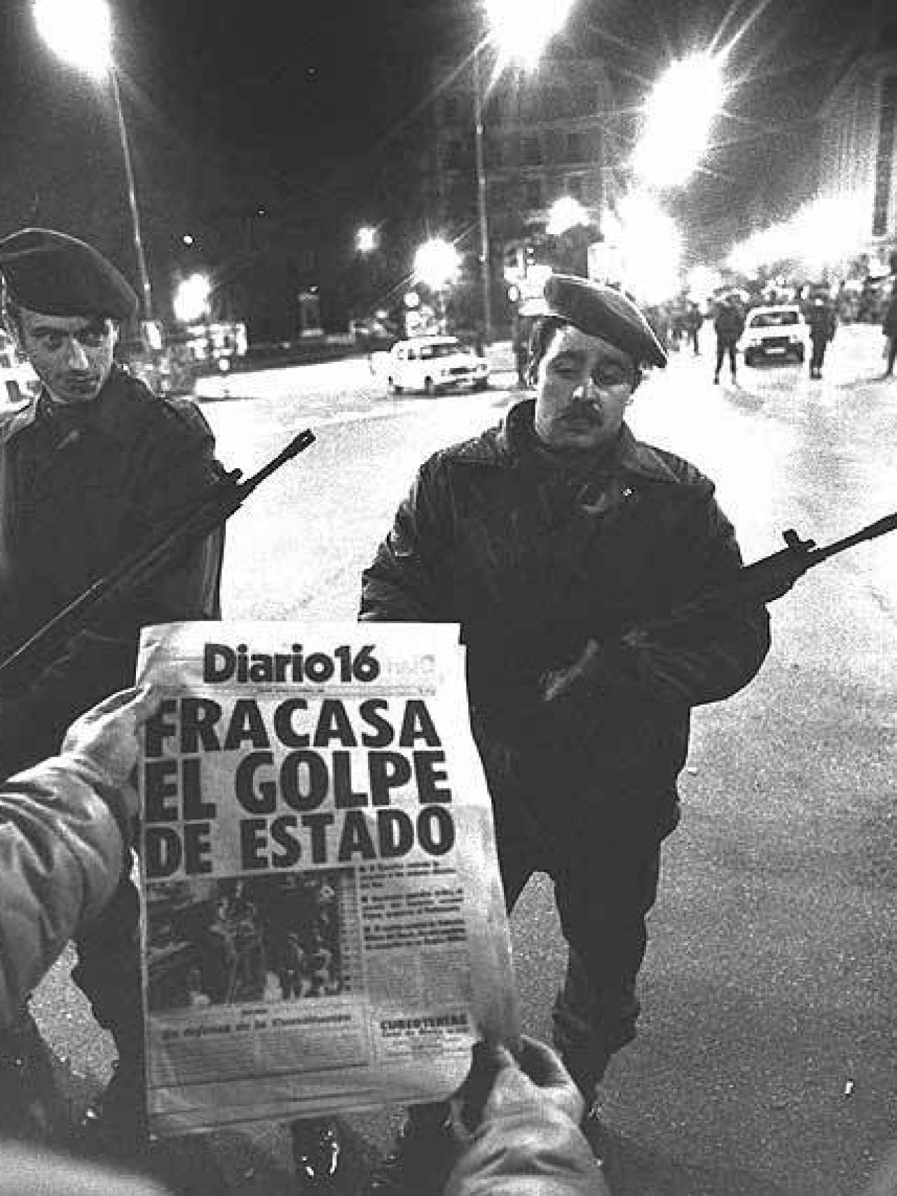 Fotografía tomada en la noche del 23-F ante el Congreso de los Diputados.