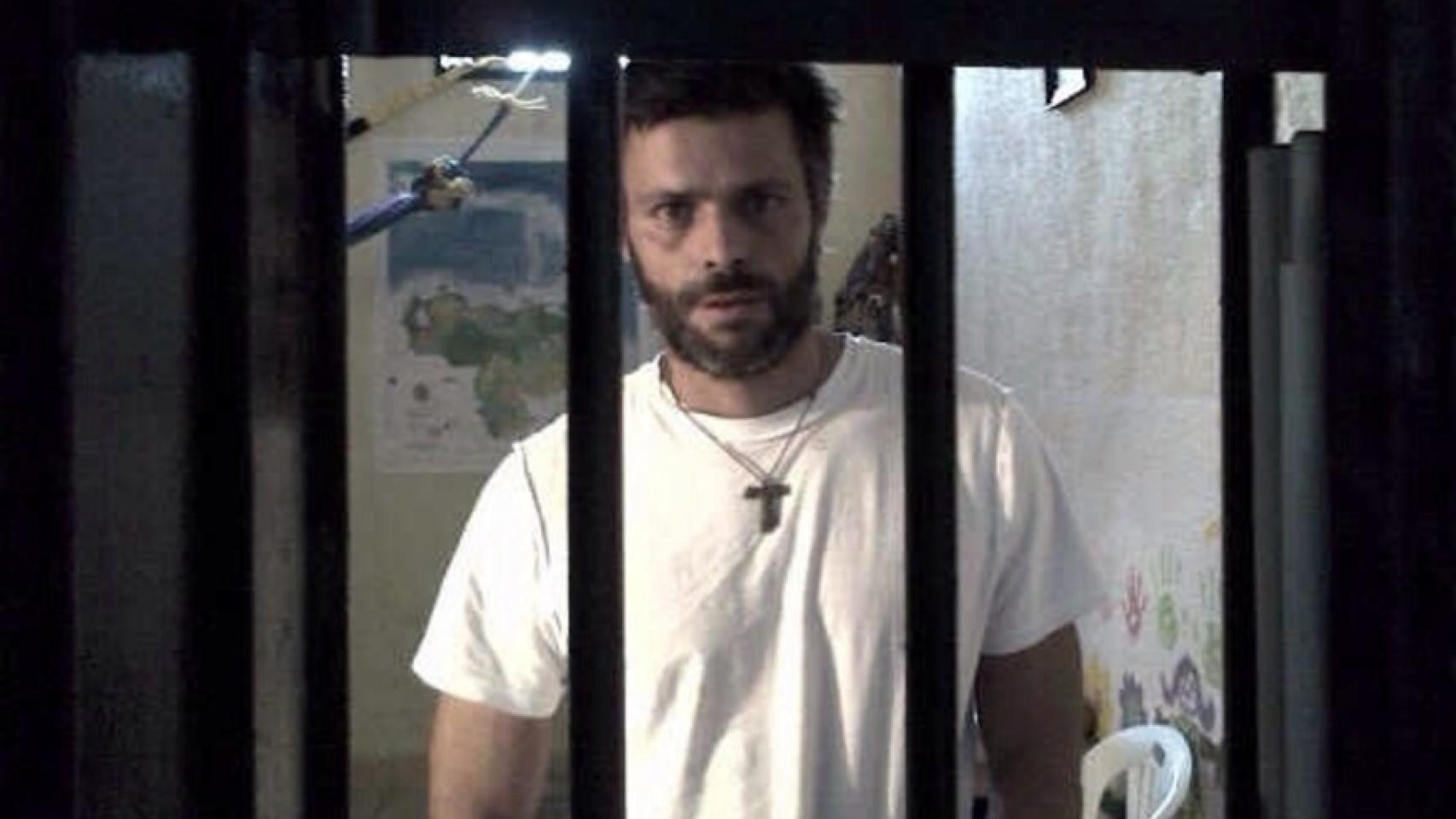 Leopoldo López en su primera celda en el penal de Ramo Verde.