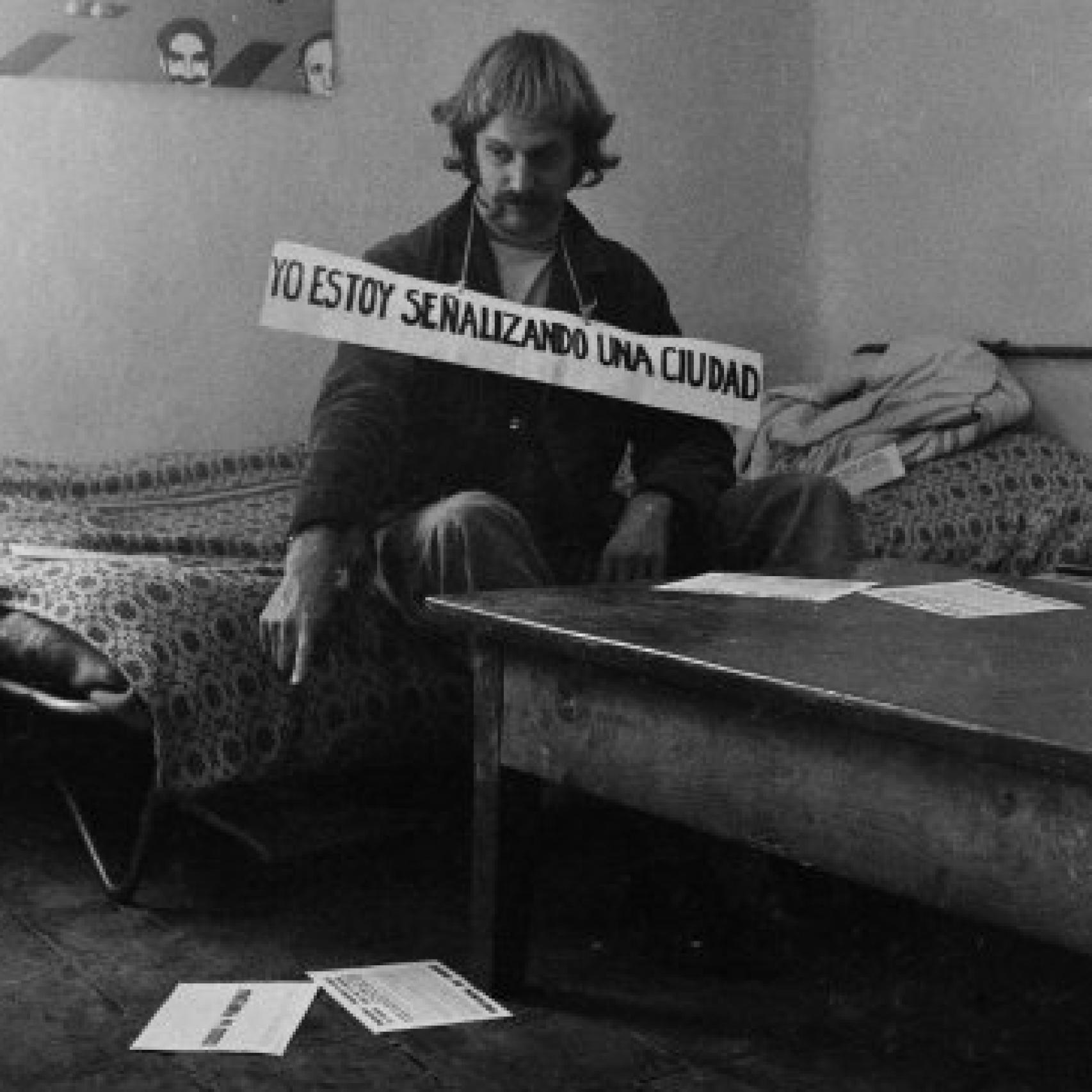 Otra fotografía de Denotación de una ciudad, de Carlos Ginzburg, de 1972.