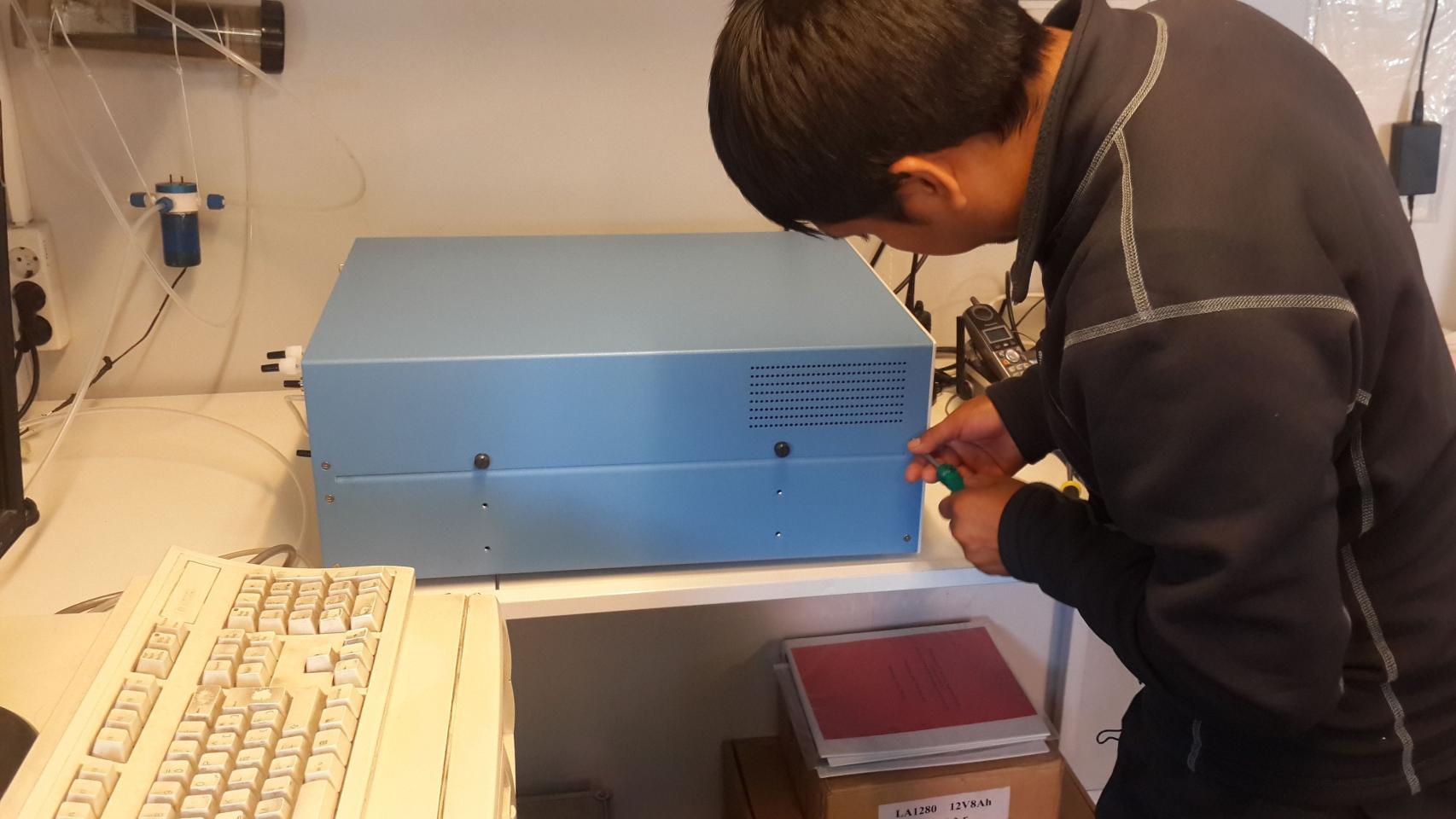 Dentro de la base cada miembro del equipo tiene una tarea asignada.