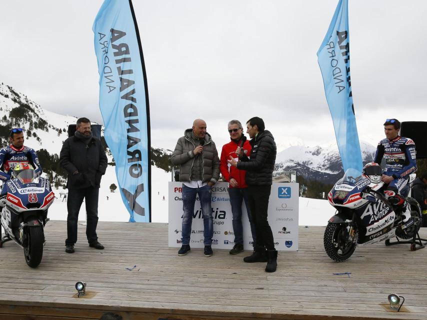 Héctor Barberá, a la izquierda, y Loris Baz, en la presentación del equipo.