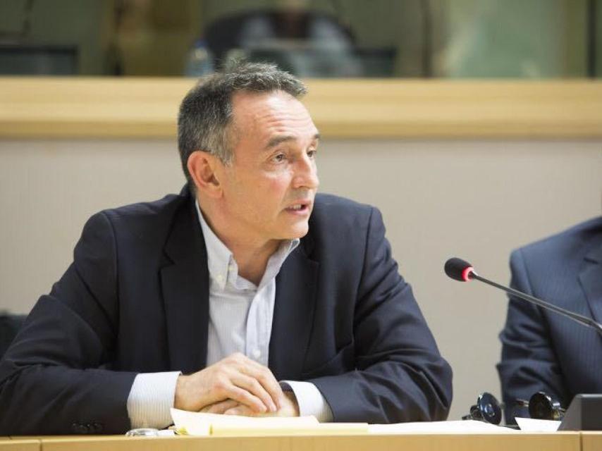 El asesor español de las FARC, durante su intervención en la Eurocámara.