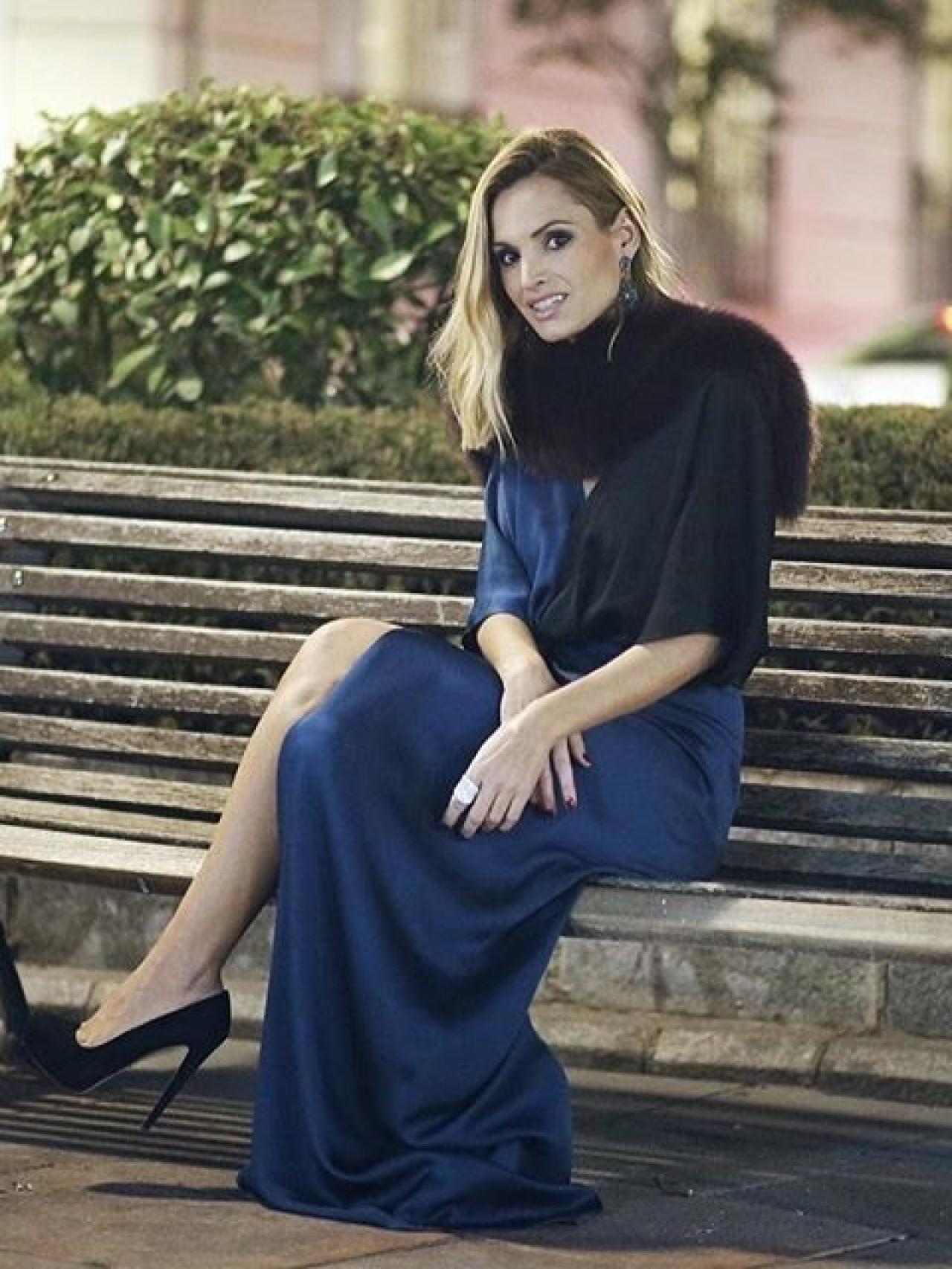 Andrea Pascual vestida de Isabel Nuñez