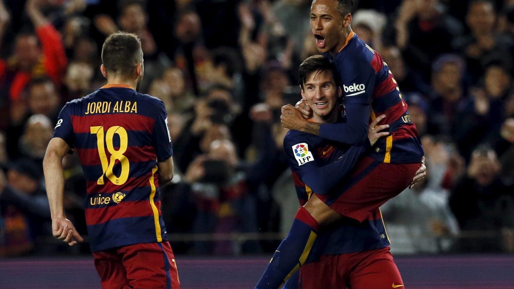 Messi celebra su gol con Neymar.
