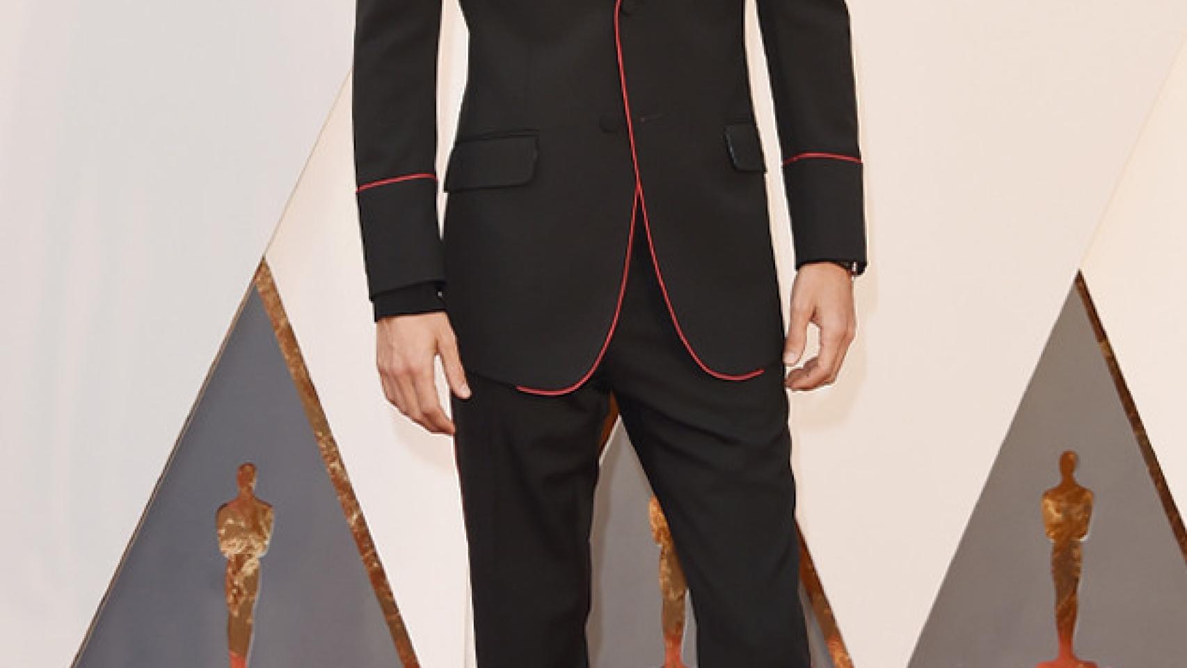 Jared Leto ha sustituido la clásica pajarita por un clavel de Gucci inspiración flamenca