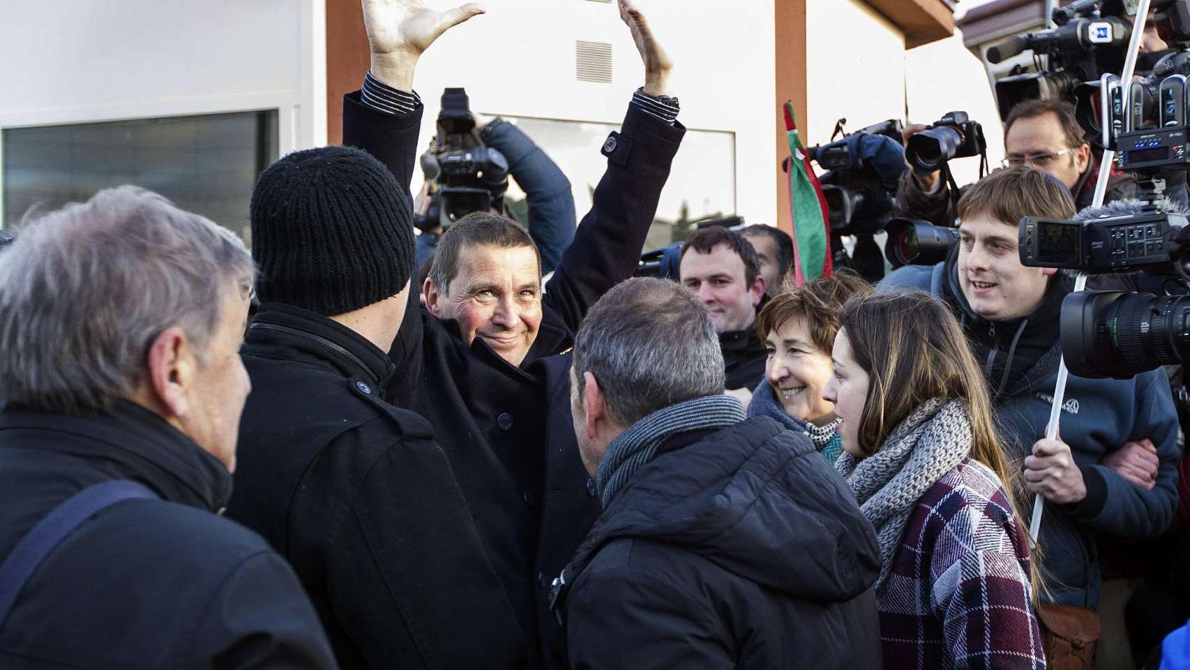 Otegi, a su salida del centro penitenciario de Logroño