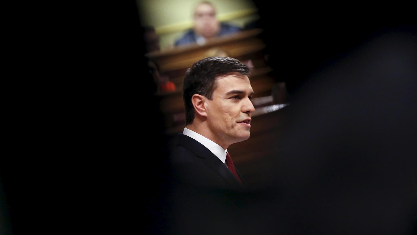 El líder socialista este martes en la tribuna del Congreso