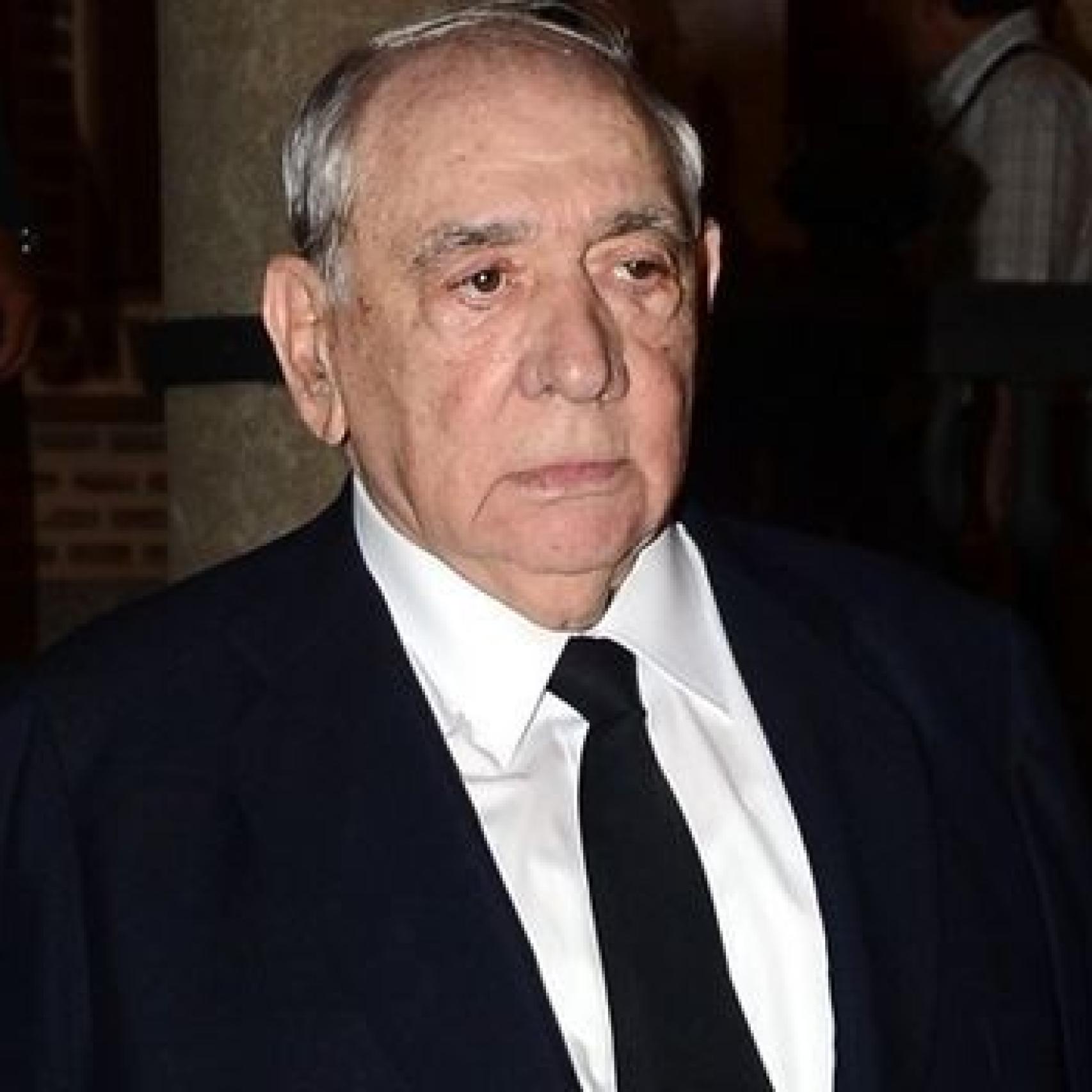 Isidoro Álvarez era fiel a la camisa blanca y la corbata negra