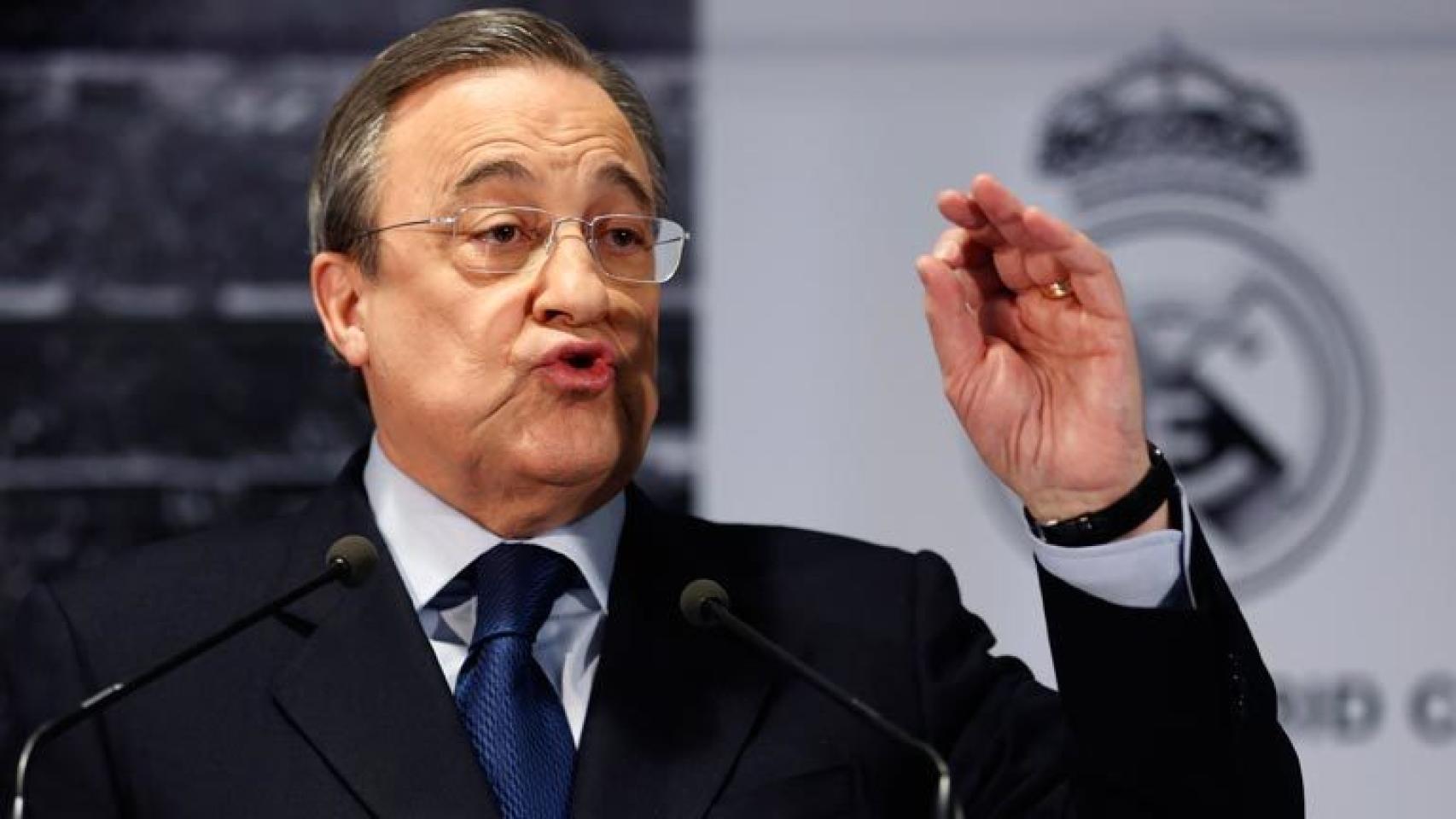 Florentino Pérez siempre viste camisa y corbata azul