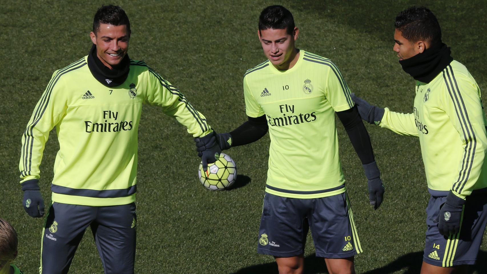 Cristiano, James y Casemiro, en el último entrenamiento blanco.