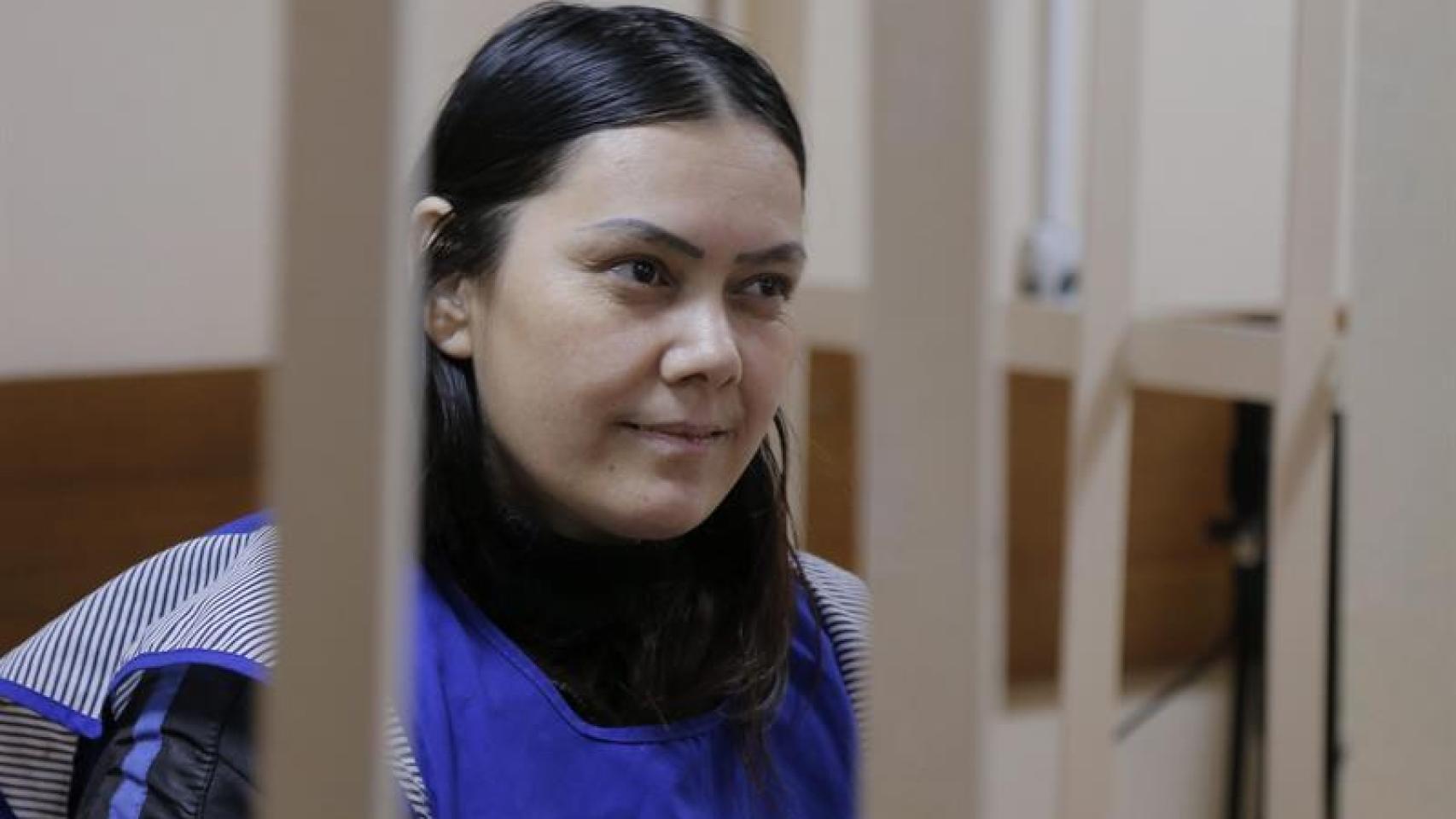 LA CUIDADORA QUE DECAPITÓ A UNA NIÑA ANTE UN TRIBUNAL DE MOSCÚ.