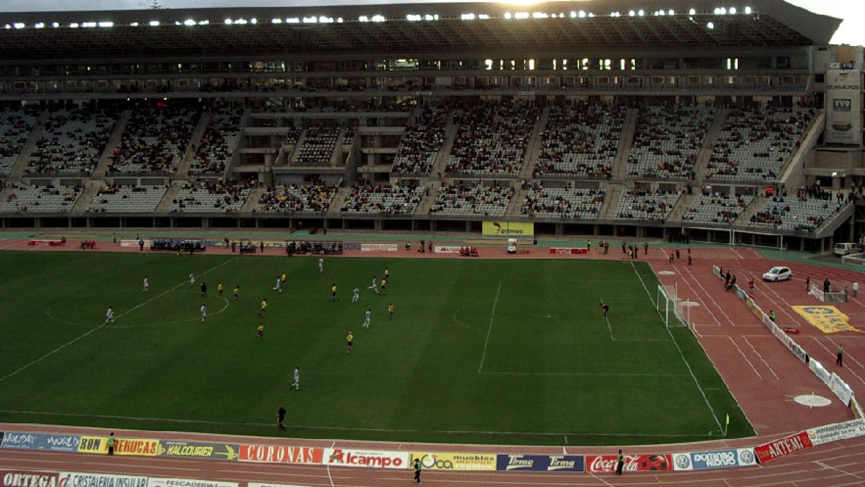 En los estadios con pista de atletismo la influencia del público es menor.