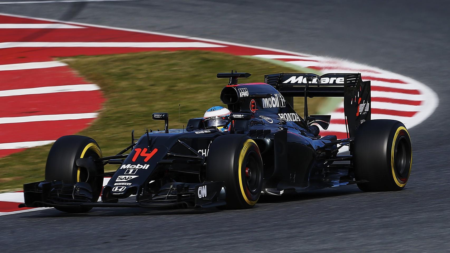 Fernando Alonso, durante los entrenamientos en Montmeló.