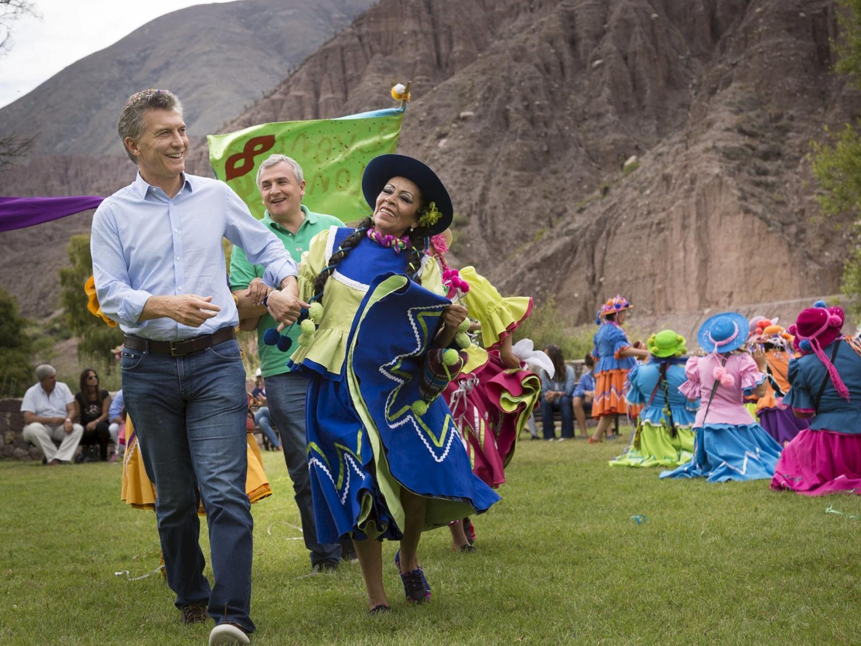 El presidente de Argentina Mauricio Macri en el carnaval de Purmamarca.