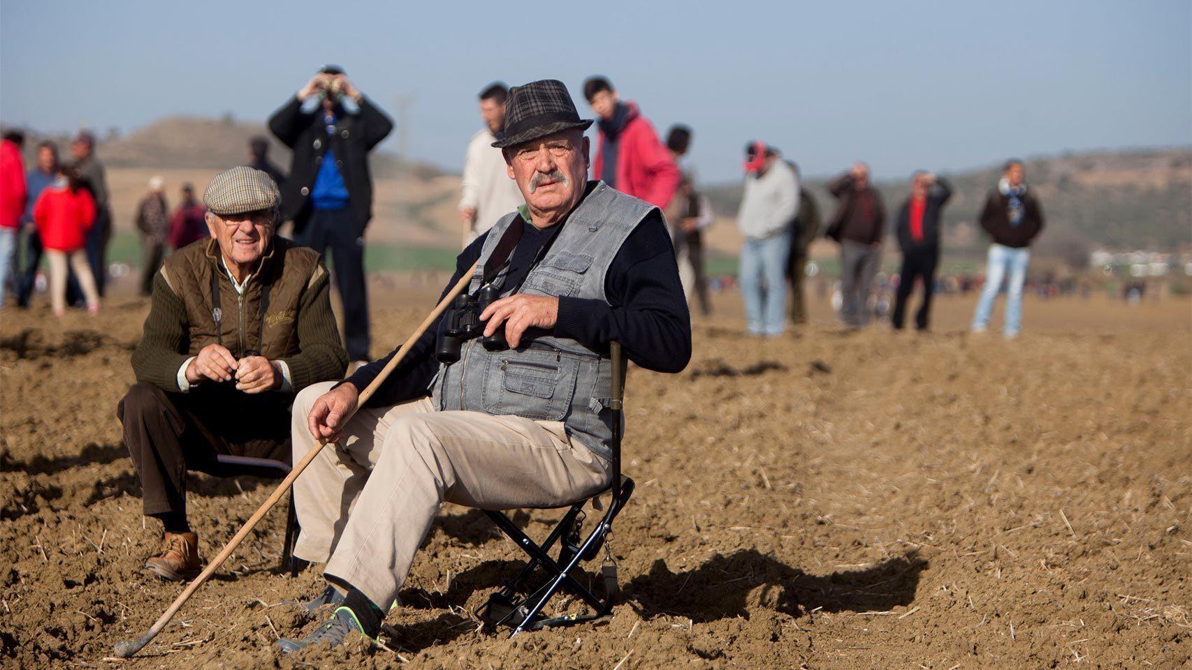 Aficionados siguiendo la fase previa de la Copa del Rey.