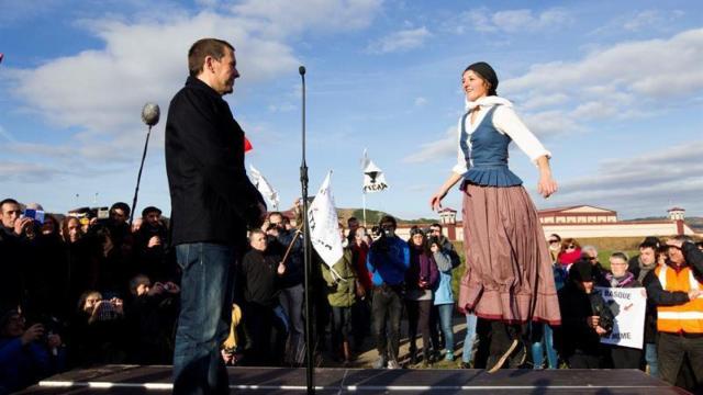 Arnaldo Otegi, durante una fiesta de bienvenida tras su salida de prisión. EFE/Javier Etxezarreta.
