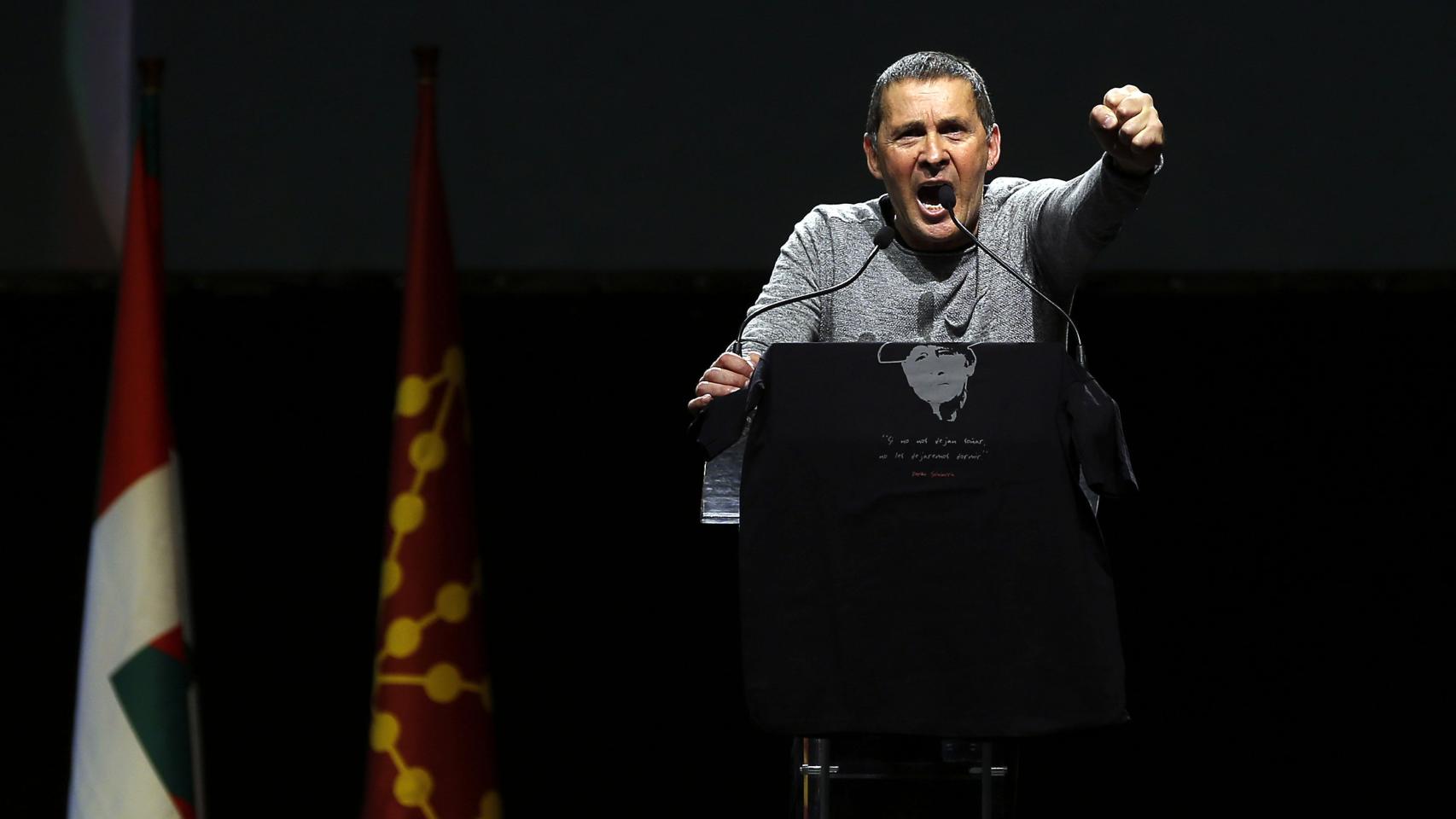 Otegi, durante su mitin en San Sebastián.