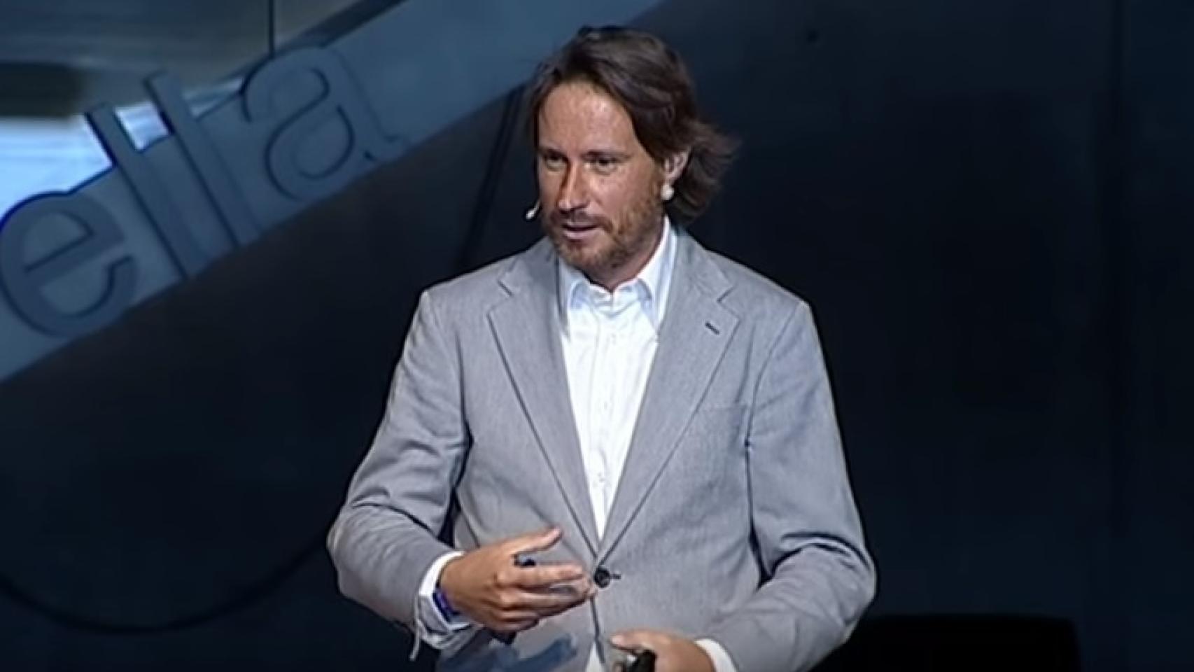 Víctor Küppers es el protagonista de este vídeo