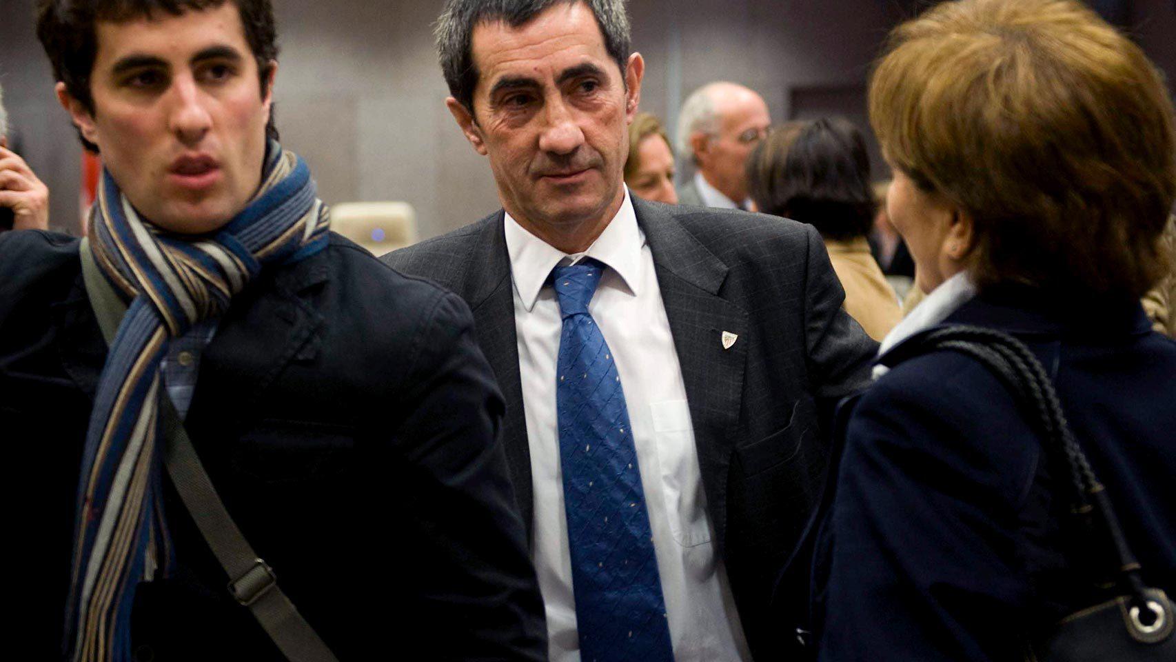 El ex subdirector de Inspección de la Hacienda de Bizkaia Juan Ramón Ibarra, centro.