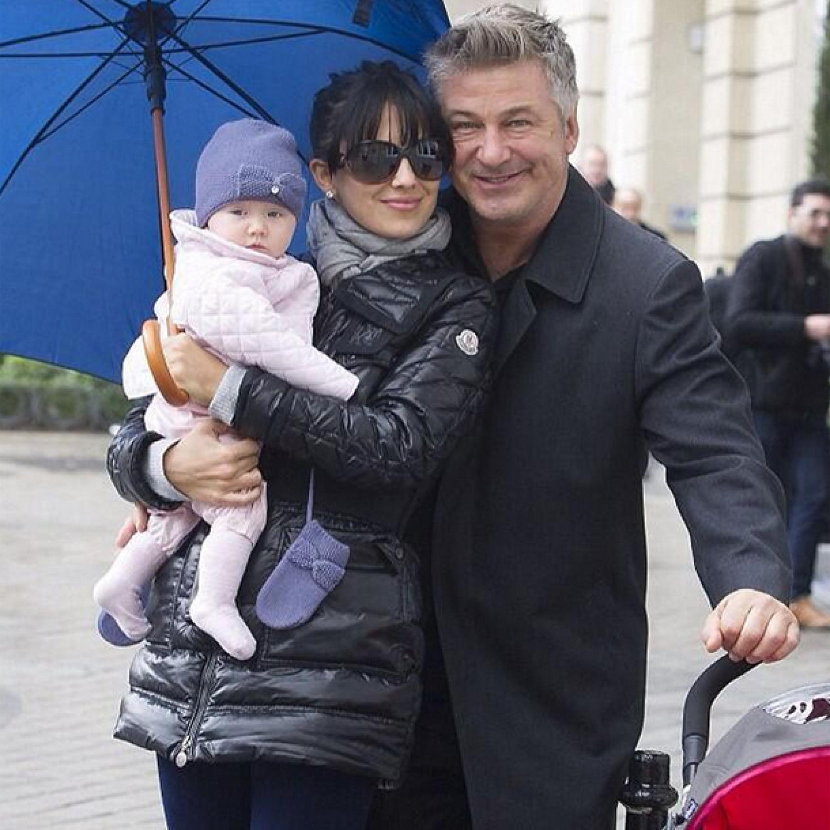 El actor , su mujer y su hija pequeña en una de sus recientes visitas a Madrid