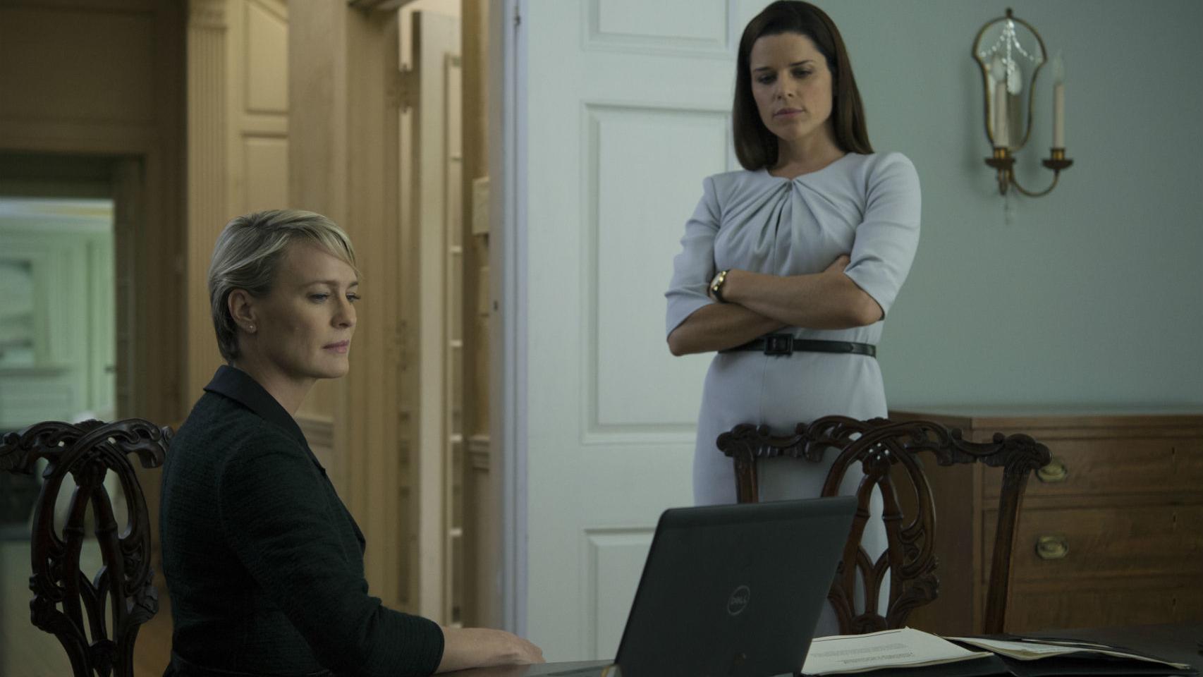 Neve Campbell interpreta el papel de asesora de Claire Underwood