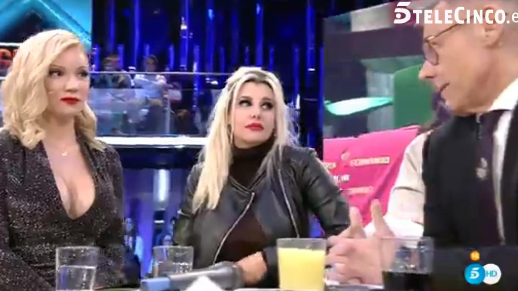 Belén Roca tampoco se quedó corta con el escote que lució  en el plató