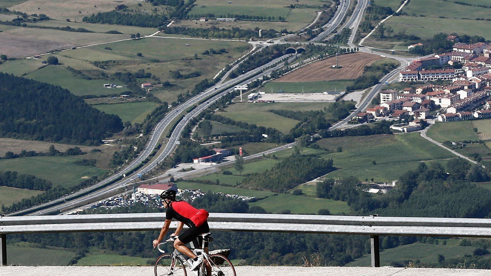 Ciclista en Navarra.