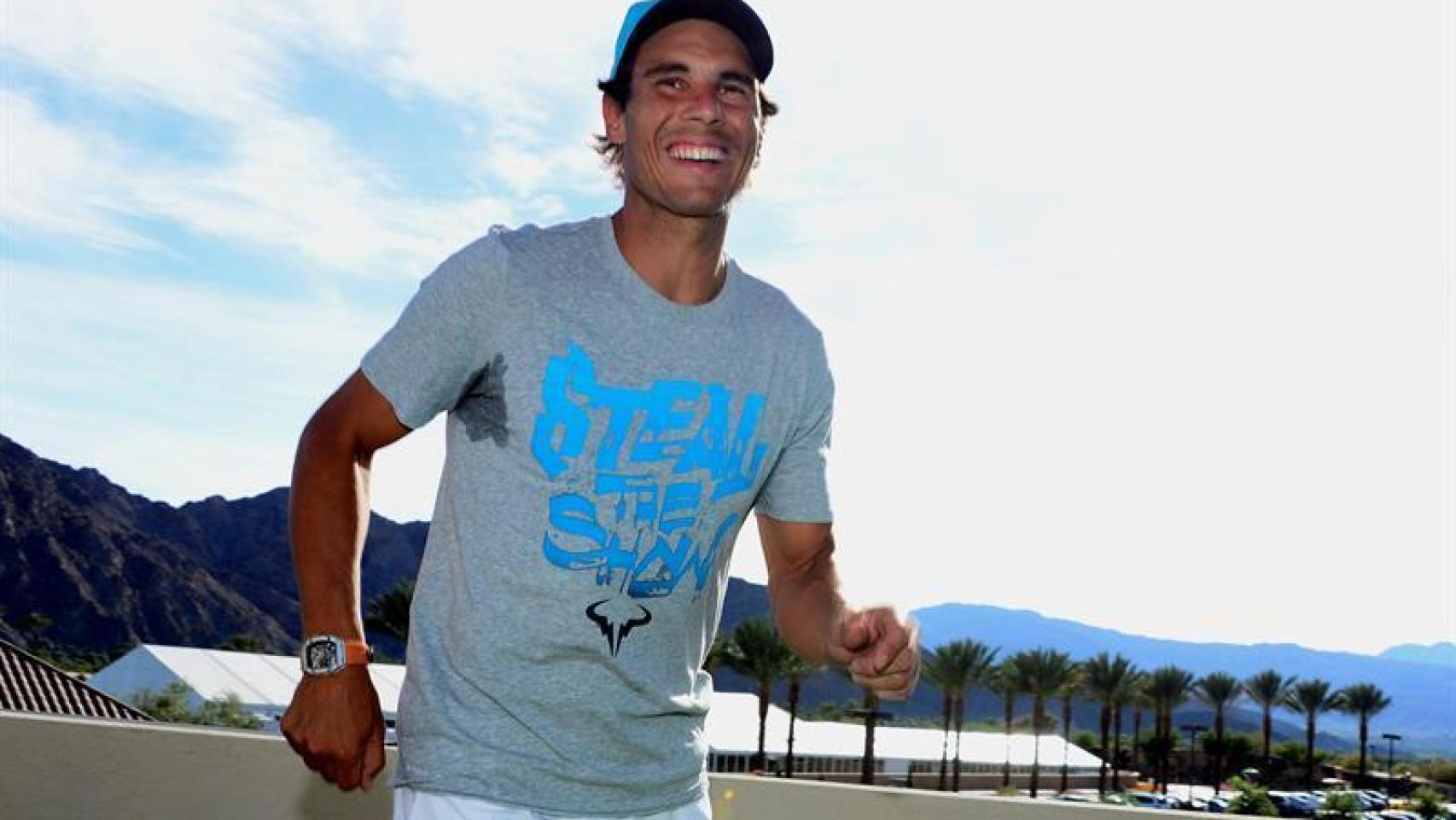 Rafa Nadal junto a la afición.