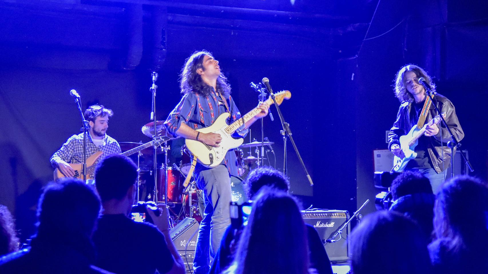 Guillermo y su grupo Albha durante la actuación