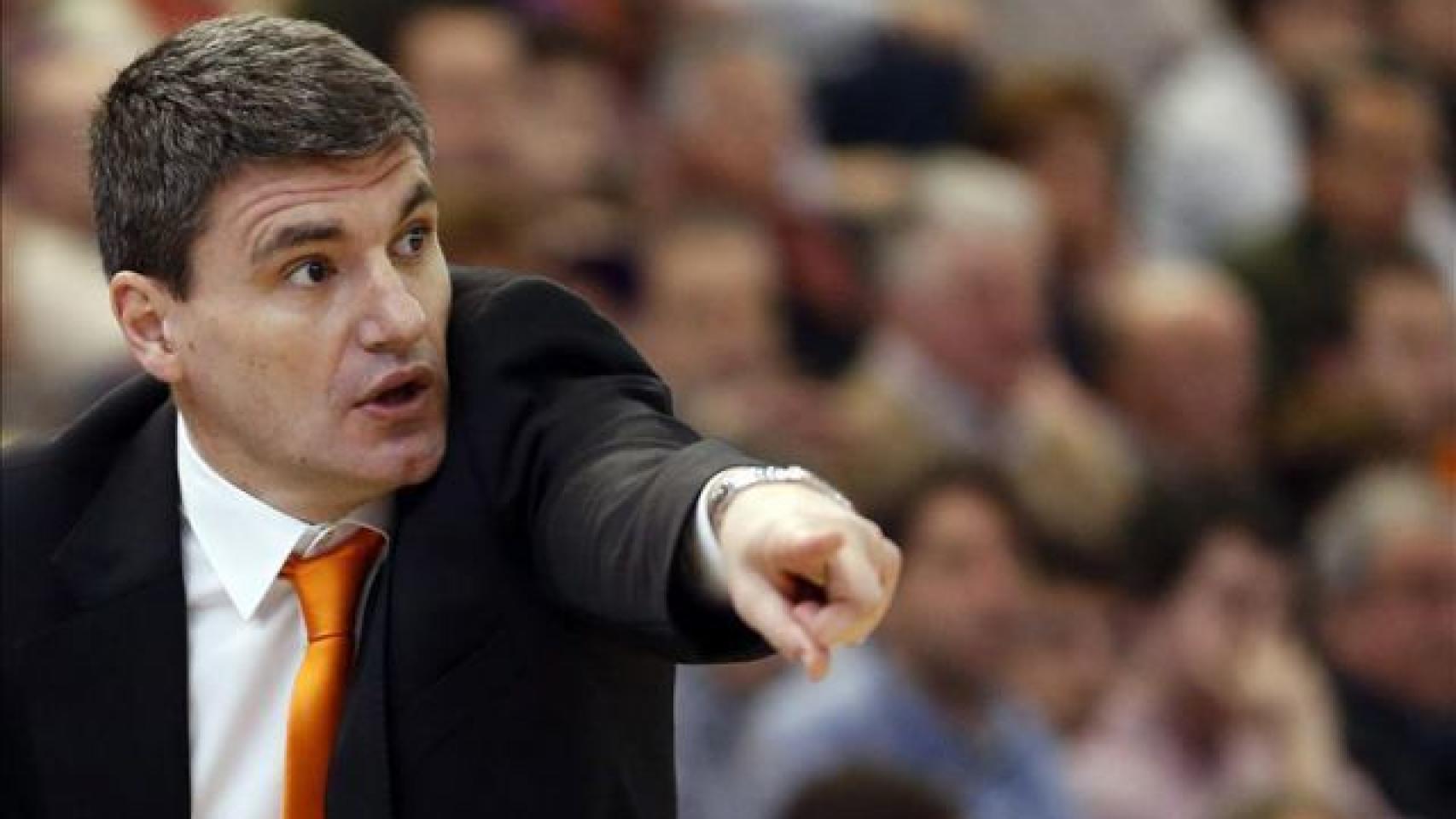 Velimir Perasovic durante un encuentro del Laboral Kutxa.