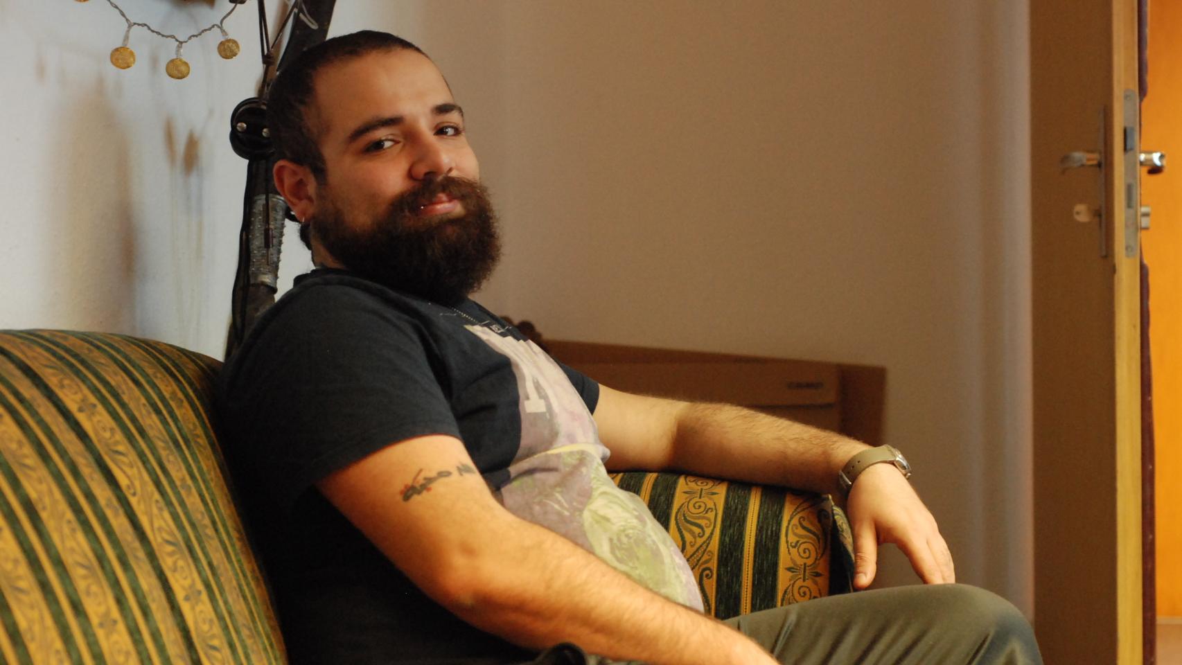 Firas Alshater fue preso del régimen sirio y de los terroristas antes de hacerse famoso en Berlín.