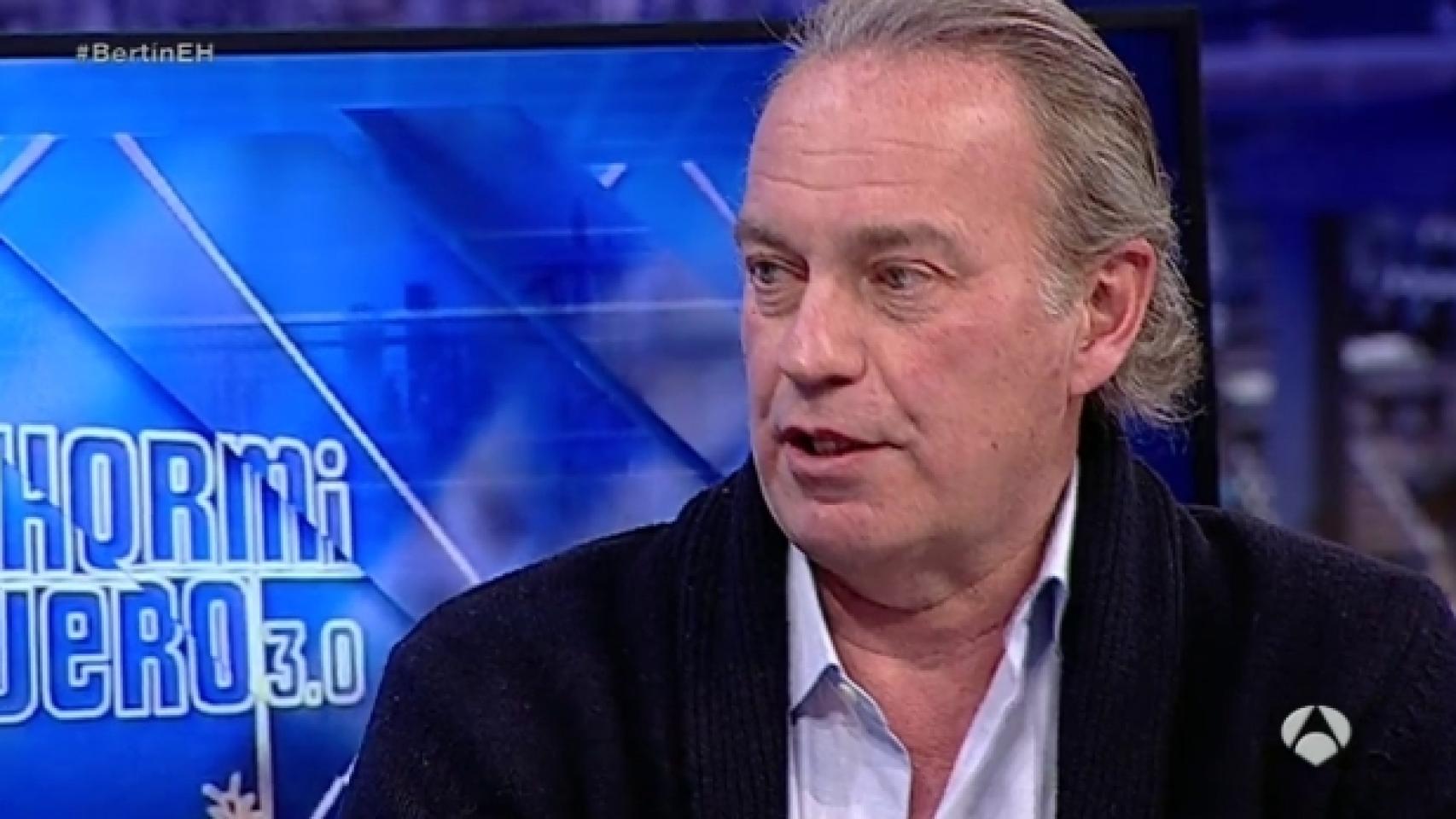 Bertín sigue cultivando su imagen de seductor a los 60 años.