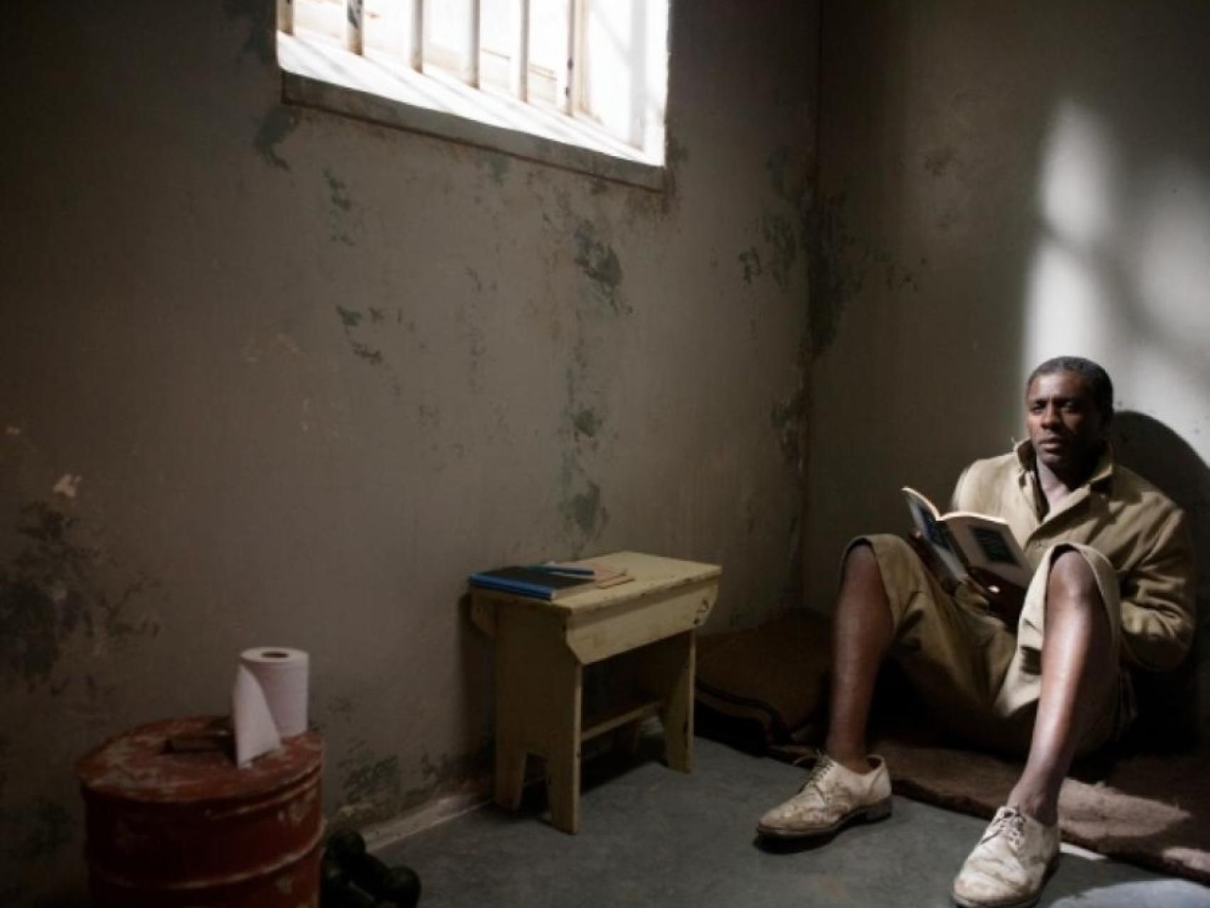 Fotograma de la película Mandela: del mito al hombre de Justin Chadwick, 2013.