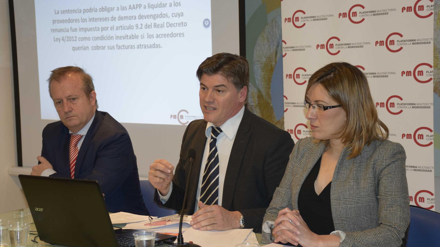 Rueda de prensa de PMcM con su presidente, Antoni Cañete, en el centro