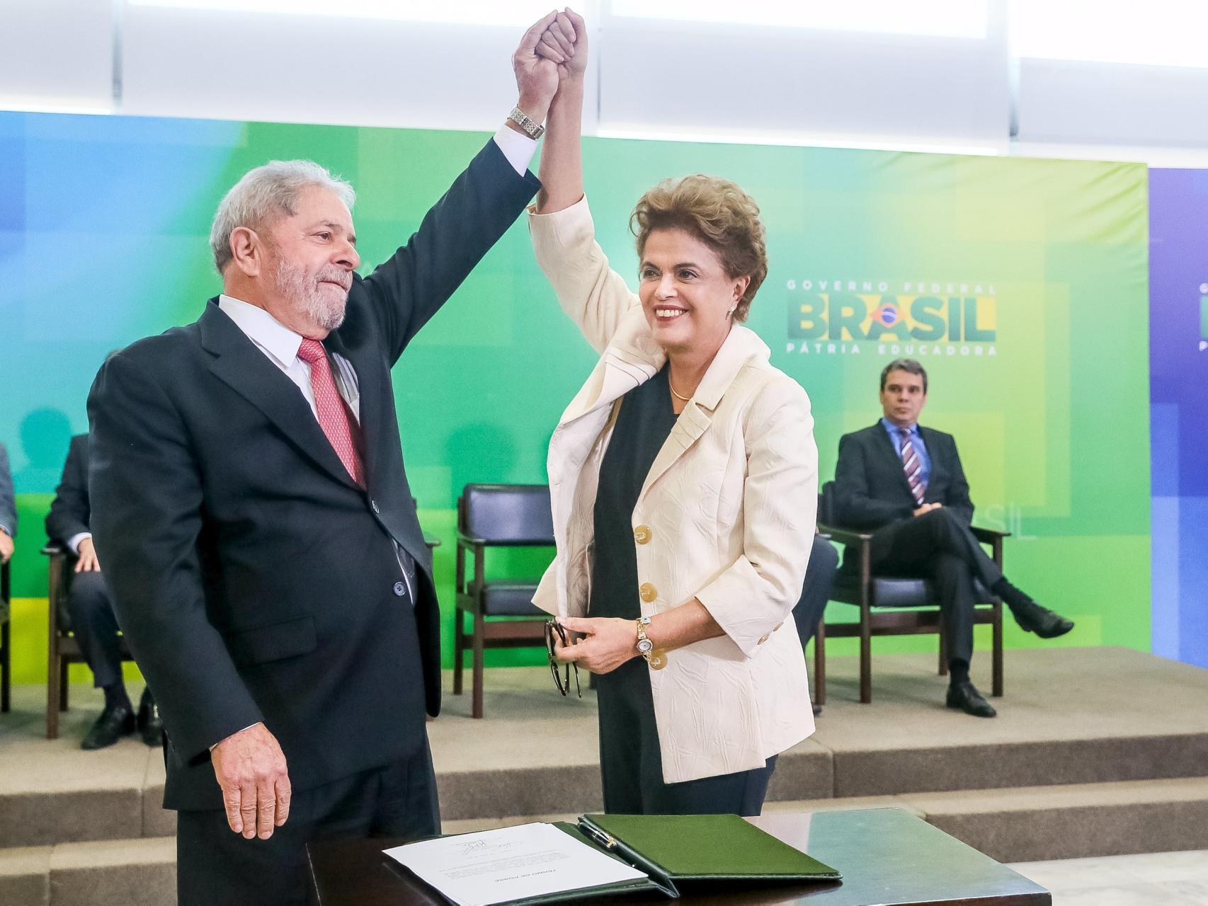 Lula y Dilma en el momento de la jura como ministro del expresidente