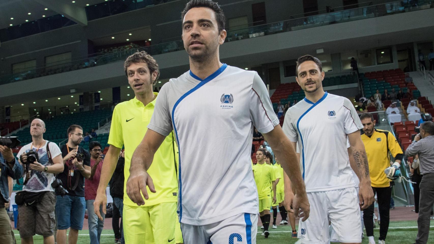 Xavi y Rossi en el momento de salir al campo.